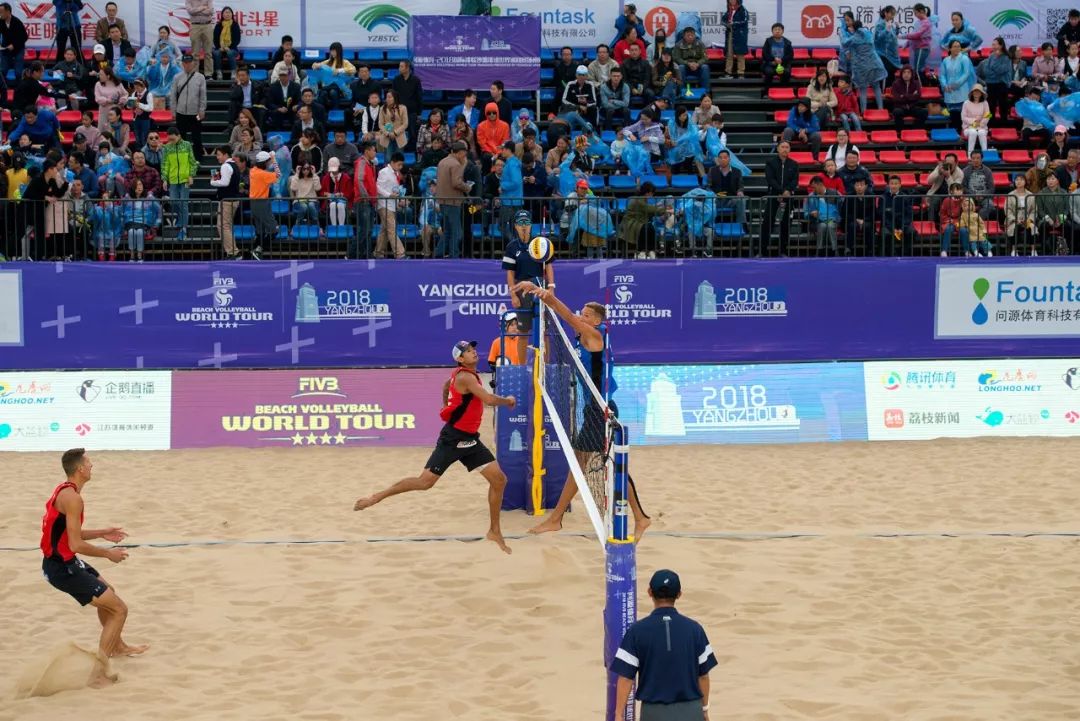 JJB-大师赛巅峰对决！北城独角兽队小胜塞北鲨队队，排球赛场再起波澜；禁区内连续解围的简单介绍