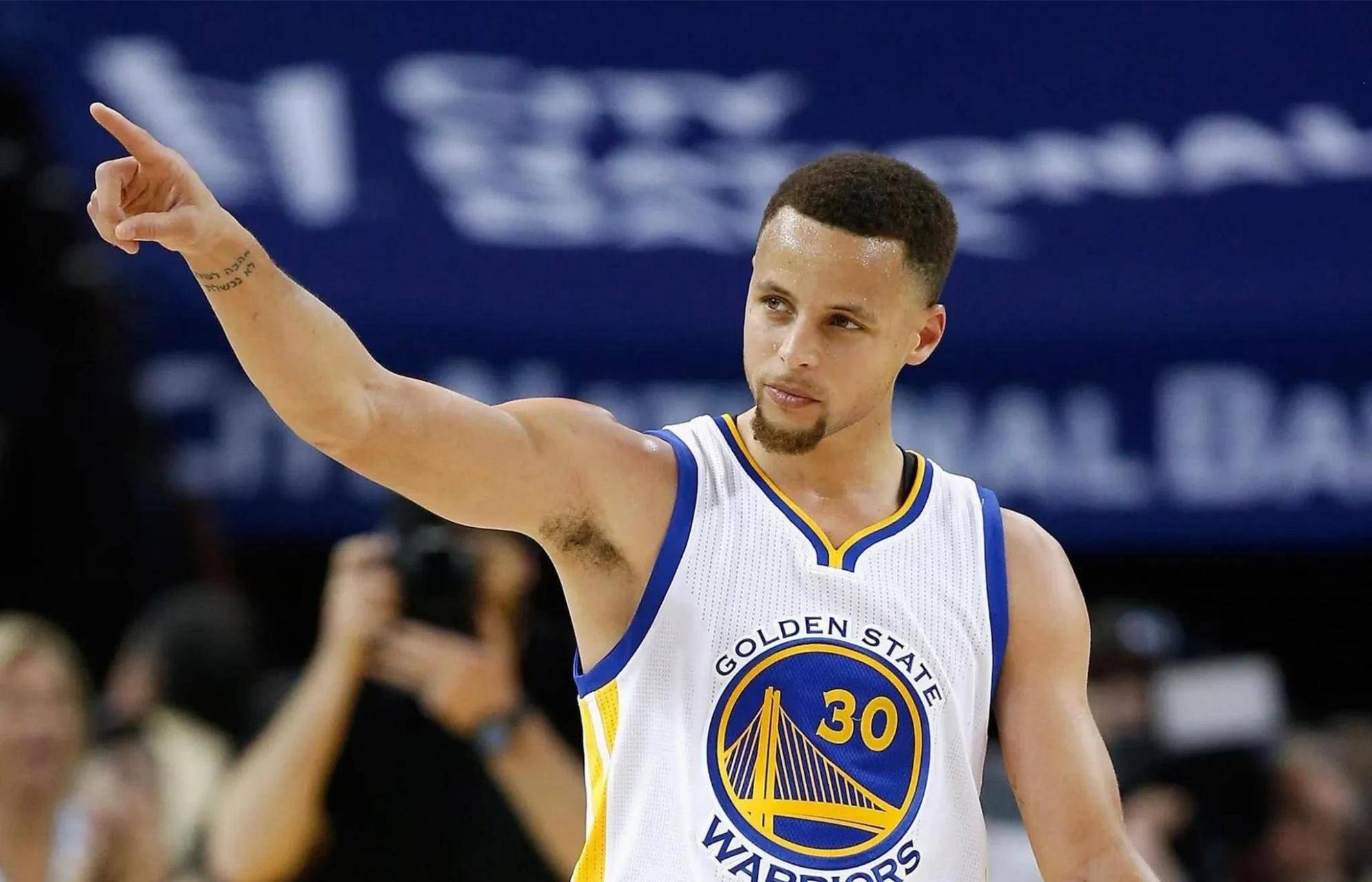 竞技宝-老鹰前途光明！，库里新星出色防守表现突出赛场气氛高涨的简单介绍