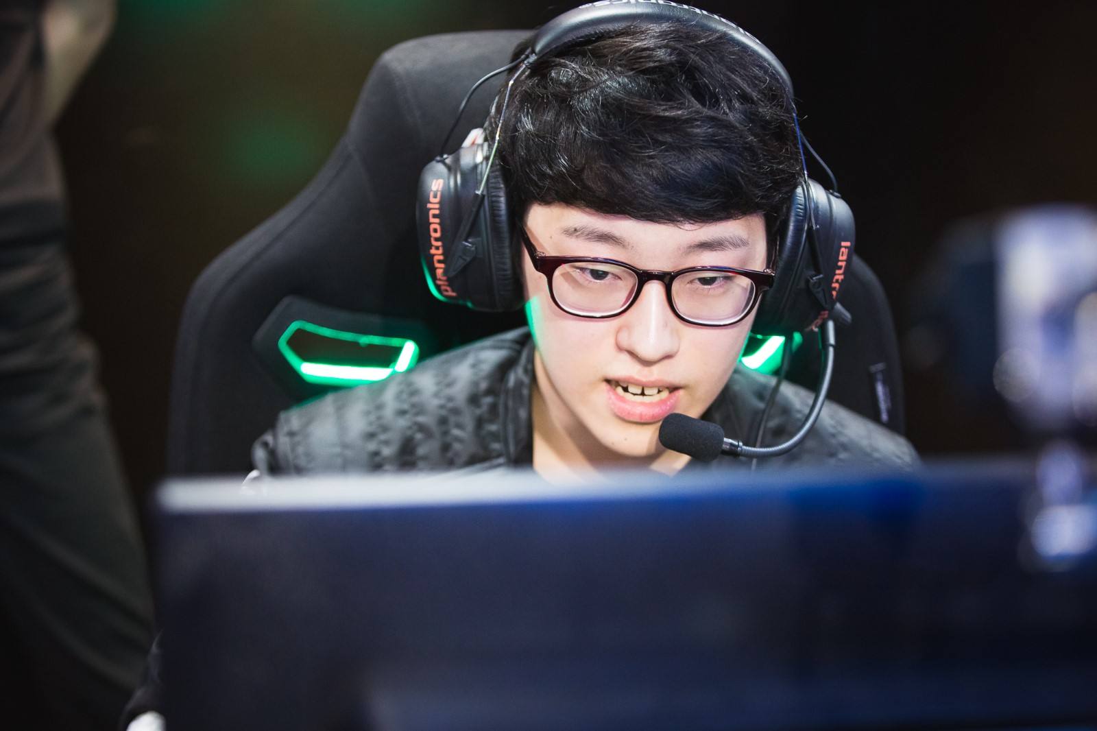 关于Scout在巴塞罗那比赛中惊险取胜，挺进下一轮引发热议！的信息