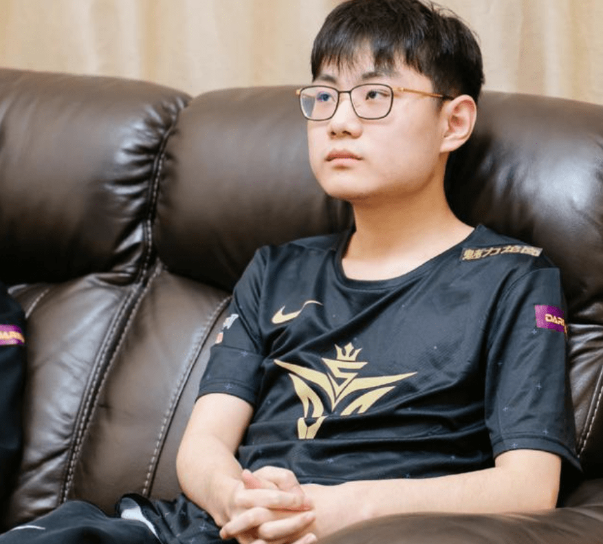 竞技宝-关于Rookie回归赛场，精彩发挥首场状态亮眼，拜仁观众沸腾！的信息