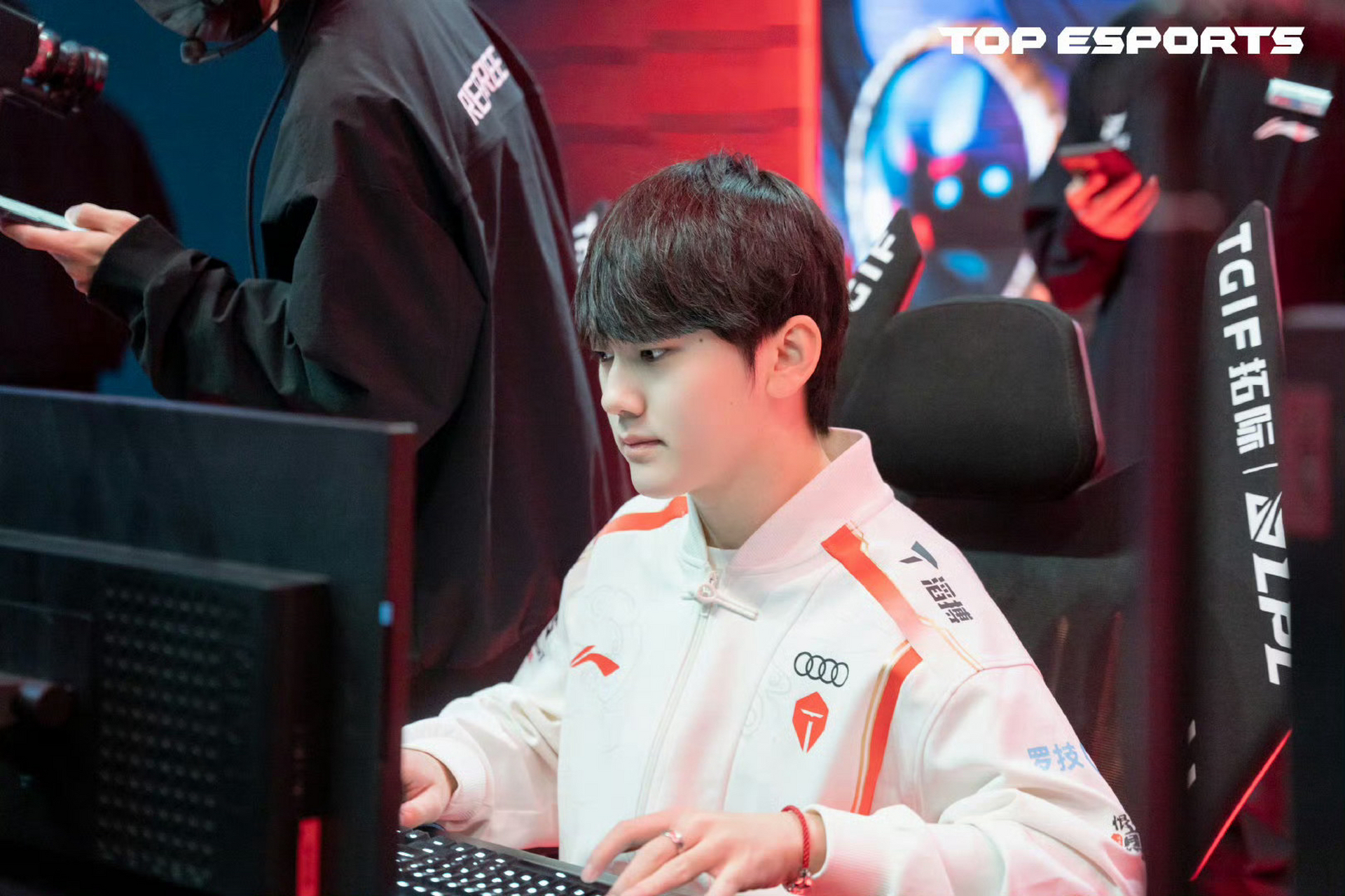 JJB-关于JackeyLove回归赛场，势不可挡首场状态亮眼，C9观众沸腾！的信息